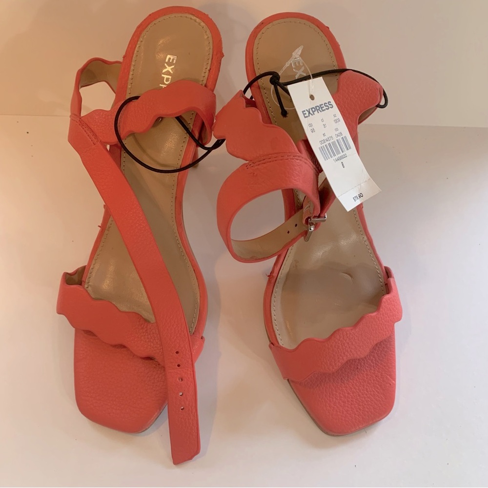 NWT Express Coral Scalloped Heel